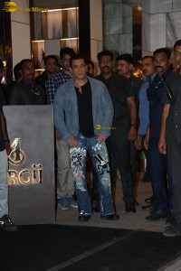 Salman Khan’s Eid Celebration attended by Riteish Deshmukh, Genelia, Arpita, Sonali Bendre, and Jackie Shroff