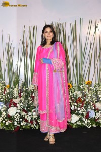 Salman Khan’s Eid Celebration attended by Riteish Deshmukh, Genelia, Arpita, Sonali Bendre, and Jackie Shroff