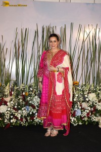 Salman Khan’s Eid Celebration attended by Riteish Deshmukh, Genelia, Arpita, Sonali Bendre, and Jackie Shroff