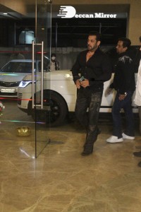 Salman Khan and Iulia Vântur attend Ramesh Taurani Diwali Bash