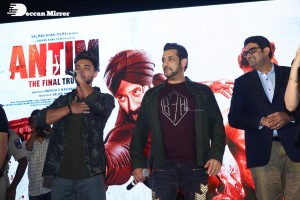 Salman Khan thanks his fans in Hyderabad for receiving Antim positively