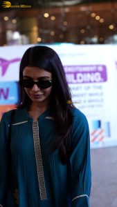 actress samantha spotted at mumbai airport