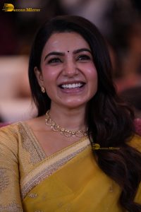 actress samantha ruth prabhu gorgeous in a yellow saree