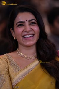 actress samantha ruth prabhu gorgeous in a yellow saree