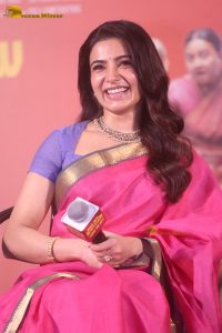 actress samantha beautiful in a pink saree