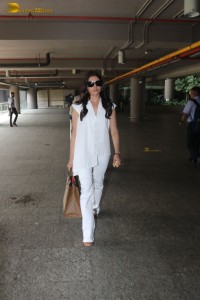 actress samantha ruth prabhu dressed in white spotted at mumbai airport