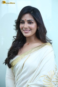 actress samyuktha menon in a white saree