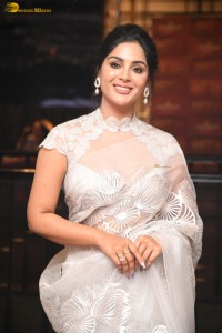 actress Samyuktha Menon ravishing looks in a silver color saree