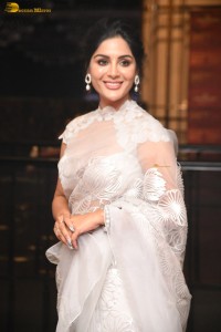 actress Samyuktha Menon ravishing looks in a silver color saree