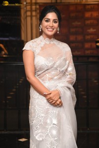 actress Samyuktha Menon ravishing looks in a silver color saree