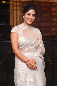 actress Samyuktha Menon ravishing looks in a silver color saree