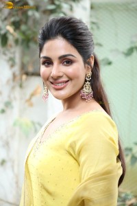 actress samyuktha menon in a yellow salwar kameez