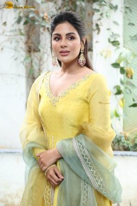 actress samyuktha menon in a yellow salwar kameez