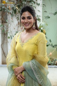 actress samyuktha menon in a yellow salwar kameez