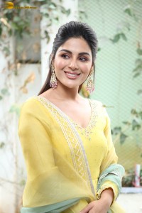 actress samyuktha menon in a yellow salwar kameez