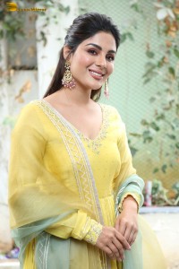 actress samyuktha menon in a yellow salwar kameez