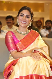 actress samyuktha menon in a saree attending a movie function