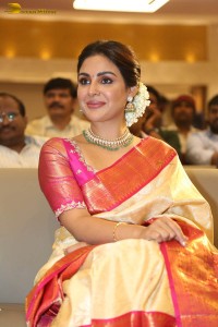 actress samyuktha menon in a saree attending a movie function