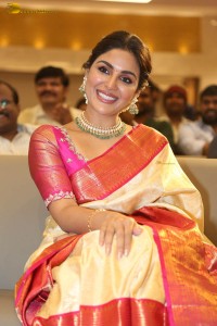 actress samyuktha menon in a saree attending a movie function