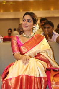actress samyuktha menon in a saree attending a movie function