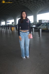 actress and bigg boss winner Sana Makbul spotted at mumbai airport in a playful mood