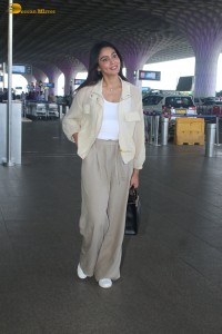 actress and bigg boss winner sana makbul in a trendy outfit spotted at airport