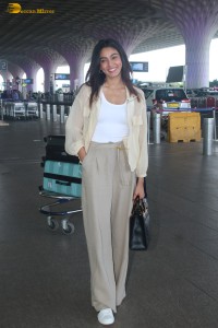 actress and bigg boss winner sana makbul in a trendy outfit spotted at airport