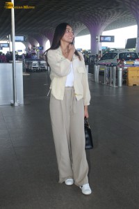 actress and bigg boss winner sana makbul in a trendy outfit spotted at airport