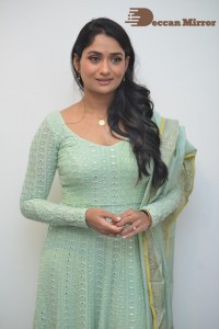 Actress-Sandhya-Raju-Stills-105
