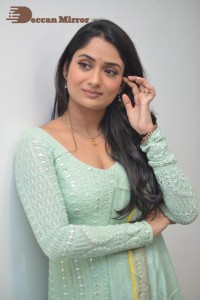 Actress-Sandhya-Raju-Stills-111
