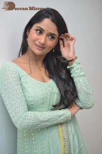 Actress-Sandhya-Raju-Stills-113