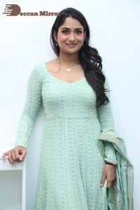 Actress-Sandhya-Raju-Stills-81