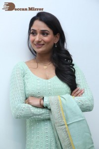 Actress-Sandhya-Raju-Stills-83