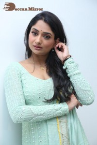 Actress-Sandhya-Raju-Stills-90
