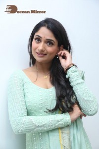 Actress-Sandhya-Raju-Stills-92