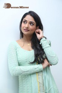 Actress-Sandhya-Raju-Stills-95