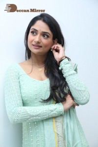 Actress-Sandhya-Raju-Stills-96