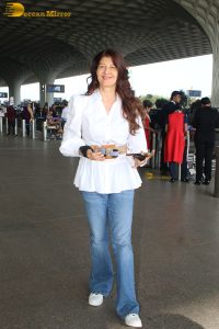bollywood star sangeeta bijlani in white shirt and blue denim jeans