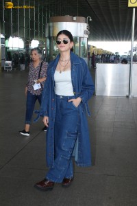 actress Sanjana Sanghi stylish looks at mumbai airport