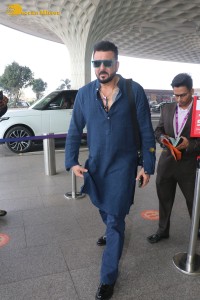 bollywood actor sanjay dutt spotted at airport