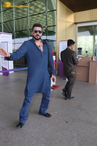 bollywood actor sanjay dutt spotted at airport