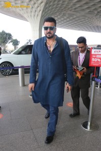 bollywood actor sanjay dutt spotted at airport