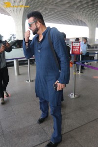 bollywood actor sanjay dutt spotted at airport