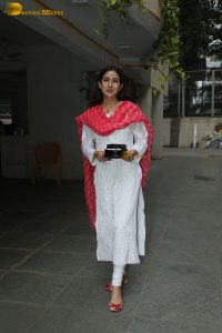 actress Sara Ali Khan in a white salwar on her birthday