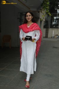 actress Sara Ali Khan in a white salwar on her birthday