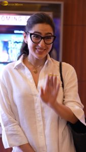 actress sara ali khan cute in a white shirt