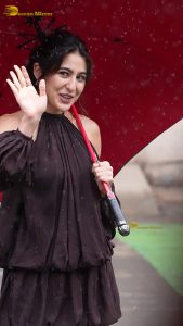 bollywood actress sara ali khan poses for pics in rain