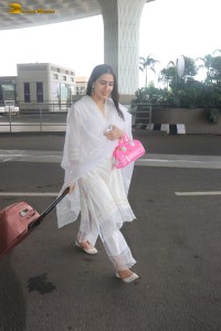 actress Sara Ali Khan pretty in a white salwar dress