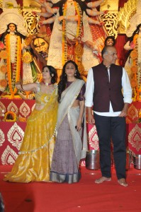 Sarbojanin Durga Puja 2023 attended by Hema Malini, Esha Deol, Kajol Devgan, Rani Mukerji, Kiara Advani, and others