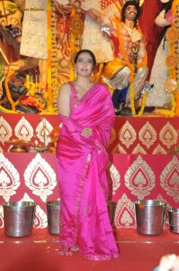 Sarbojanin Durga Puja 2023 attended by Hema Malini, Esha Deol, Kajol Devgan, Rani Mukerji, Kiara Advani, and others